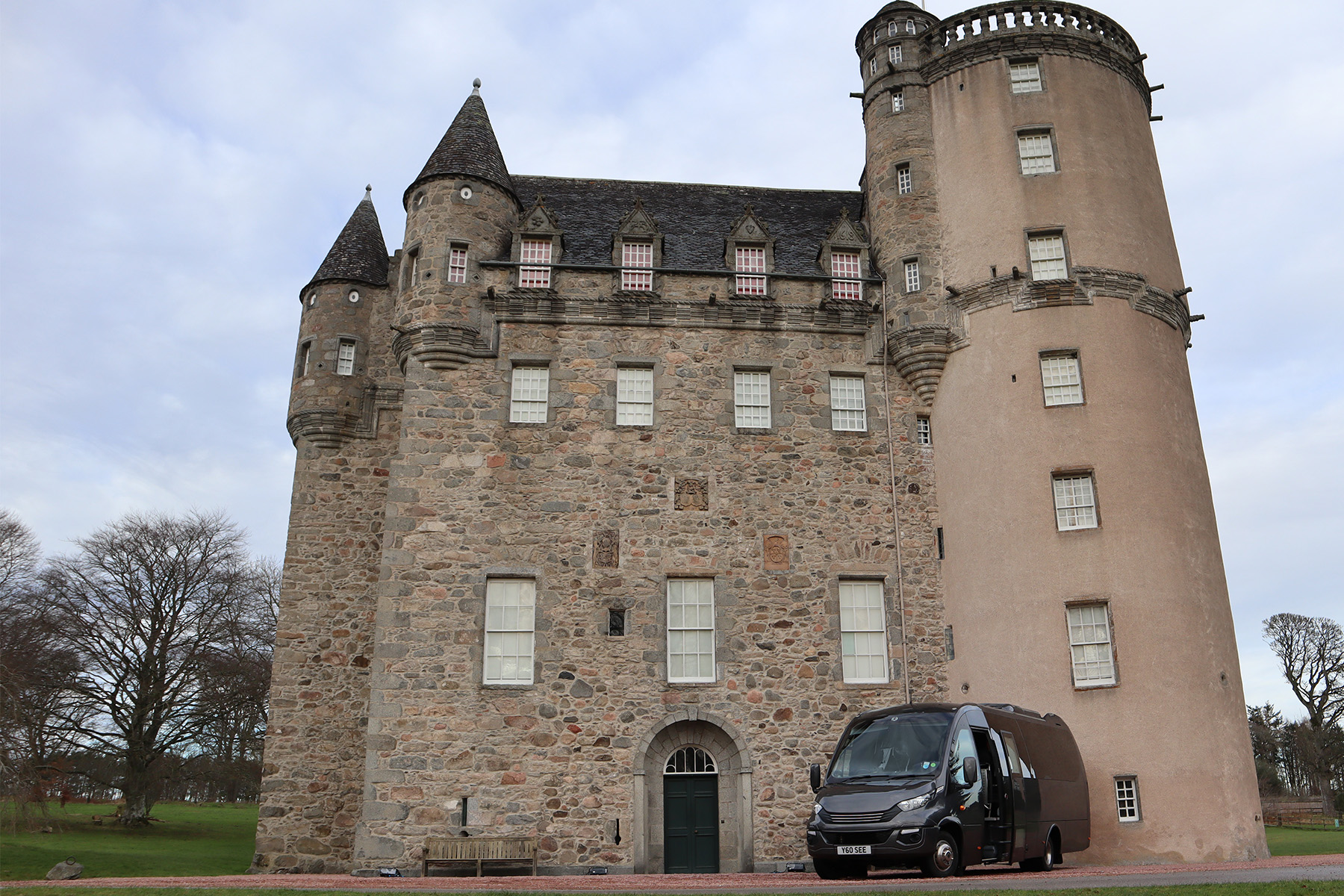 19 Seater and Castle Fraser - Luxe Scot