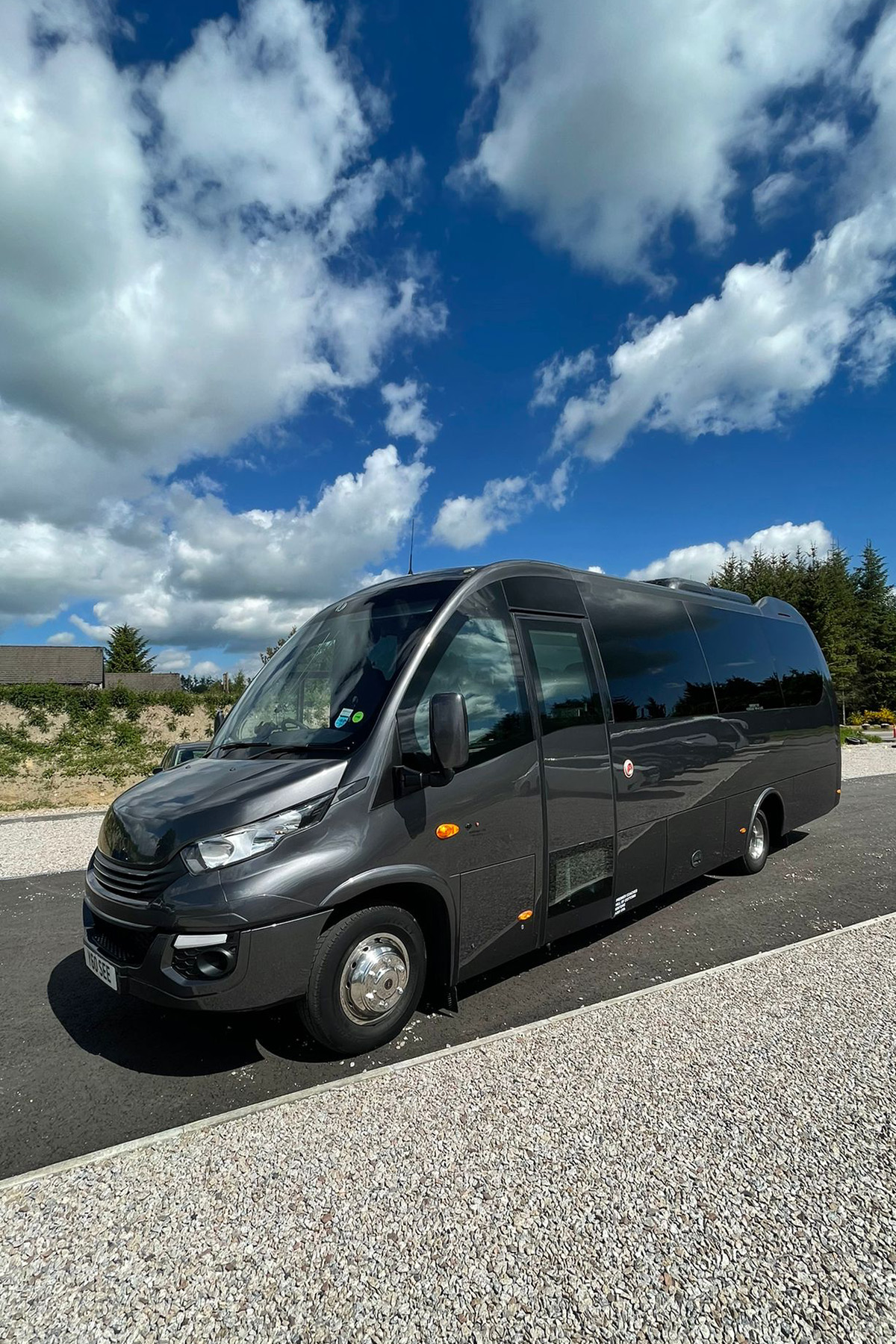 Luxury 19 Seater Side Profile - Luxe Scot